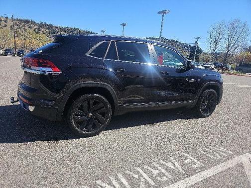 Deep Black 2023 Volkswagen Atlas Cross Sport 3.6L V6 SE w/Technology