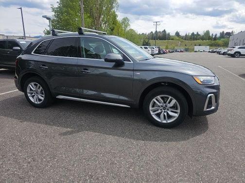 Daytona Gray Pearl Effect 2023 Audi Q5 45 S line Premium