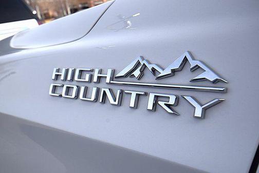 2023 Chevrolet Suburban 4WD High Country