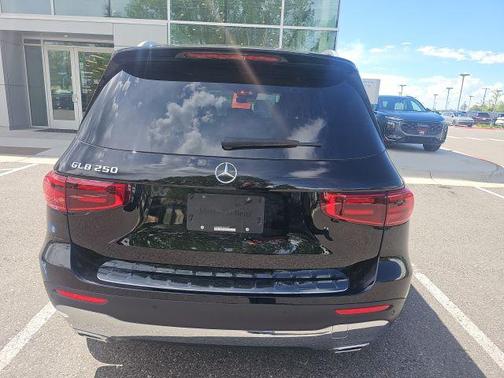 Night Black 2026 Mercedes-Benz GLB 250 4MATIC