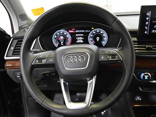 Mythos Black Metallic 2021 Audi Q5 45 Premium Plus