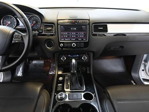 Reflex Silver Metallic 2017 Volkswagen Touareg V6 Sport w/Technology