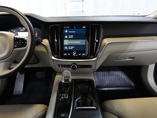 Denim Blue Metallic 2022 Volvo S60 Recharge Plug-In Hybrid T8 Inscription