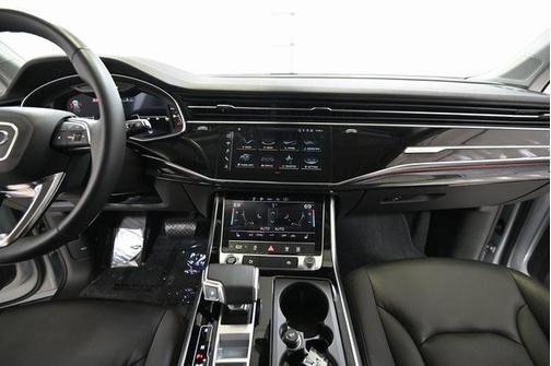 2024 Audi Q7 45 Premium Plus