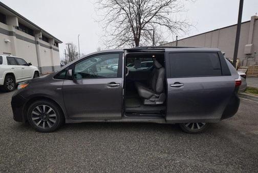 2018 Toyota Sienna SE