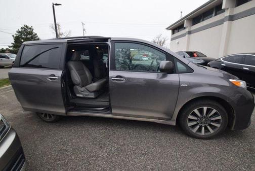 2018 Toyota Sienna SE