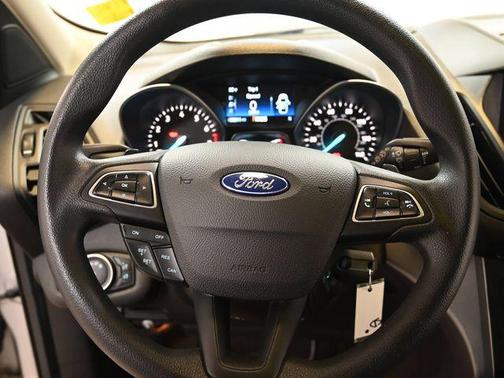 Ingot Silver Metallic 2017 Ford Escape SE
