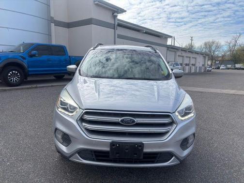 Ingot Silver Metallic 2017 Ford Escape SE