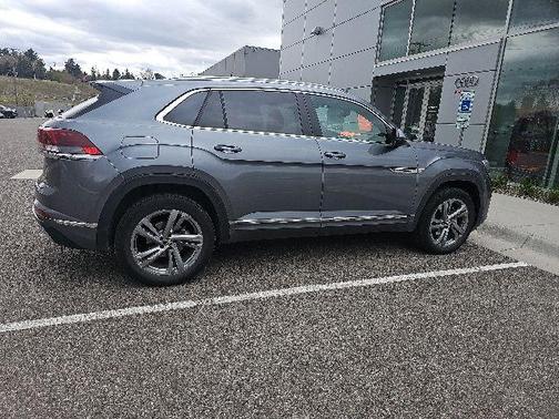 Platinum Gray Metallic 2024 Volkswagen Atlas Cross Sport 2.0T SEL