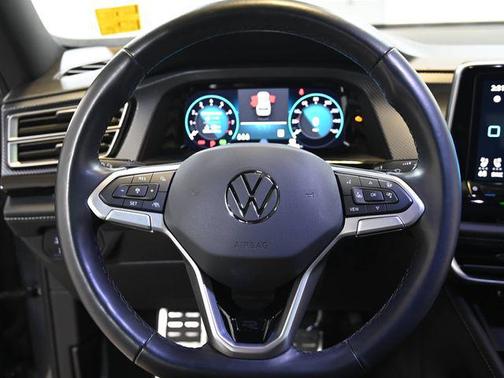 Platinum Gray Metallic 2024 Volkswagen Atlas Cross Sport 2.0T SEL