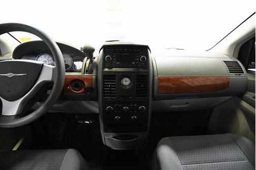 2008 Chrysler Town & Country LX