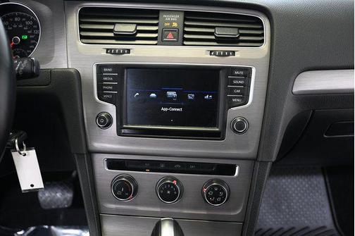 2017 Volkswagen Golf TSI S 4-Door