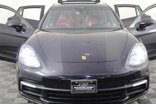 Jet Black Metallic 2018 Porsche Panamera 4