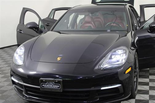 Jet Black Metallic 2018 Porsche Panamera 4