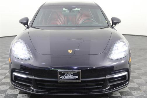 Jet Black Metallic 2018 Porsche Panamera 4