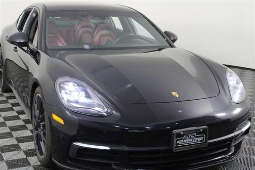 Jet Black Metallic 2018 Porsche Panamera 4