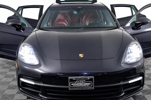 Jet Black Metallic 2018 Porsche Panamera 4