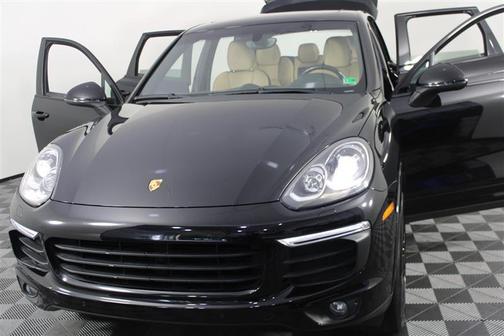 2017 Porsche Cayenne Platinum Edition