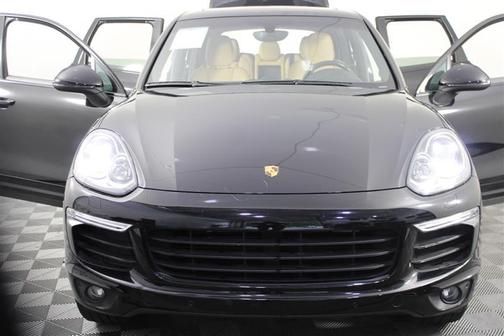 2017 Porsche Cayenne Platinum Edition
