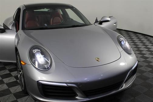 2018 Porsche 911 Carrera
