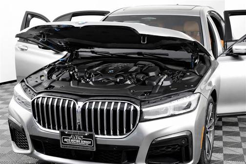 Glacier Silver Metallic 2020 BMW 750 i xDrive