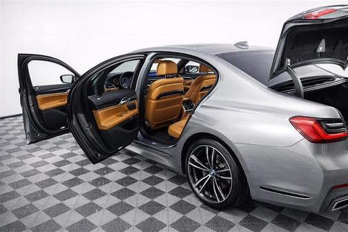 Glacier Silver Metallic 2020 BMW 750 i xDrive