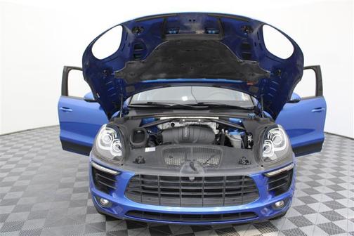 Sapphire Blue Metallic 2017 Porsche Macan Macan