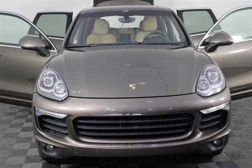 Umber Metallic 2016 Porsche Cayenne Cayenne