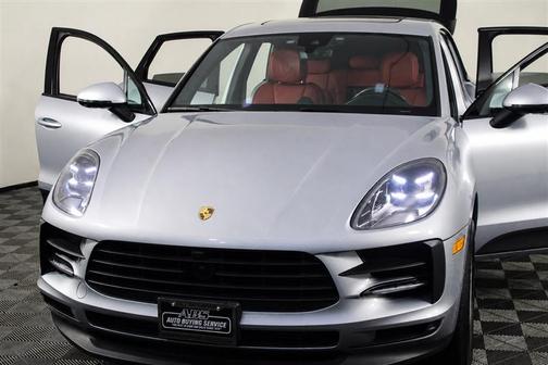 Dolomite Silver Metallic 2019 Porsche Macan Macan