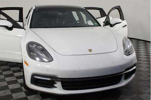 2017 Porsche Panamera Base
