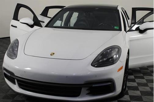 2017 Porsche Panamera Base