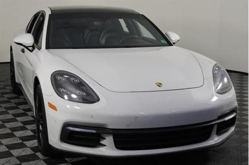 2017 Porsche Panamera Base
