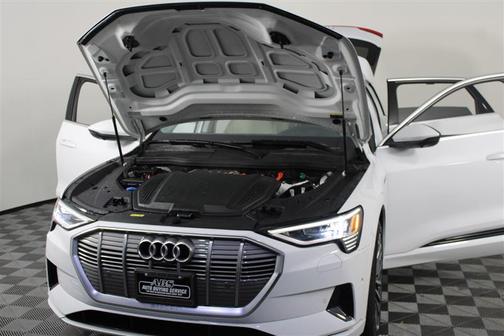 2019 Audi e-tron Premium Plus