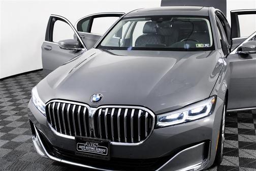 Grey 2022 BMW 740 i xDrive