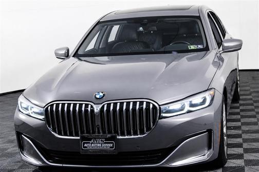 Grey 2022 BMW 740 i xDrive