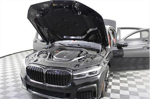 2022 BMW 740 i