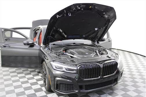 2022 BMW 740 i