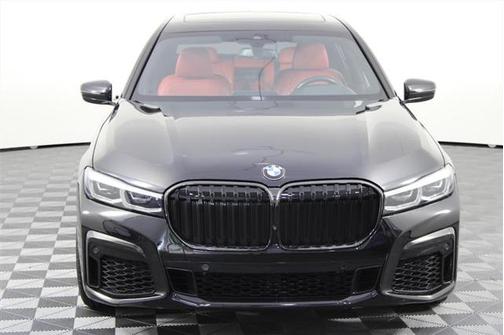 2022 BMW 740 i