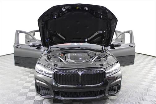2022 BMW 740 i