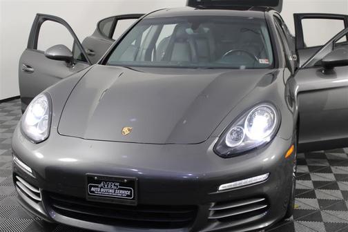 Agate Gray Metallic 2015 Porsche Panamera 4