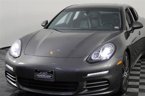 2015 Porsche Panamera 4