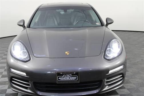 2015 Porsche Panamera 4