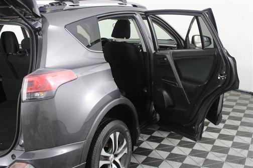 Magnetic Gray Metallic 2018 Toyota RAV4 LE
