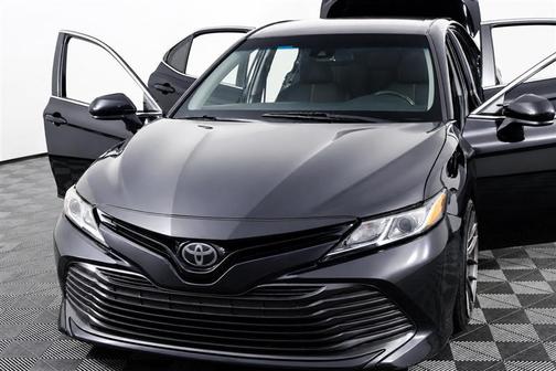 Midnight Black Metallic 2018 Toyota Camry LE