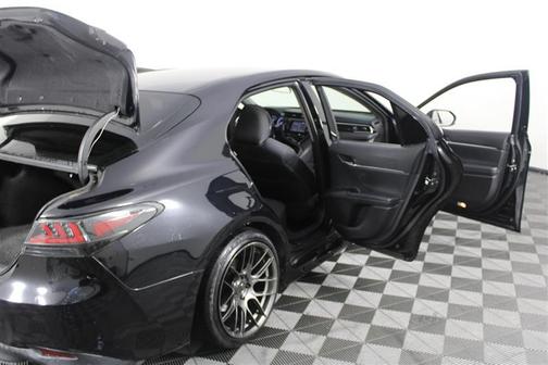 Midnight Black Metallic 2018 Toyota Camry LE