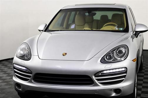Classic Silver Metallic 2012 Porsche Cayenne Cayenne