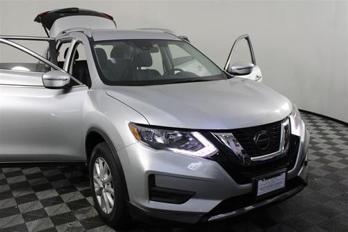 Brilliant Silver Metallic 2019 Nissan Rogue SV