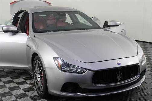Bianco Alpi Pearlescent 2017 Maserati Ghibli S Q4