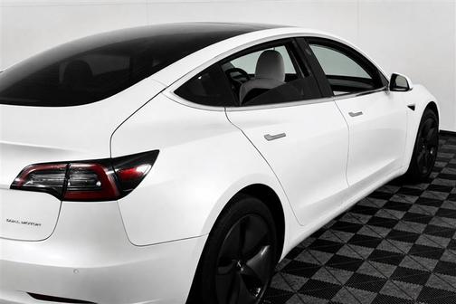 Pearl White Multi-Coat 2020 Tesla Model 3 Long Range