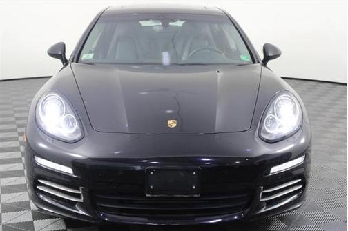 2015 Porsche Panamera 4